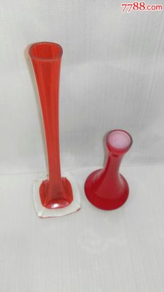 两件玻璃器