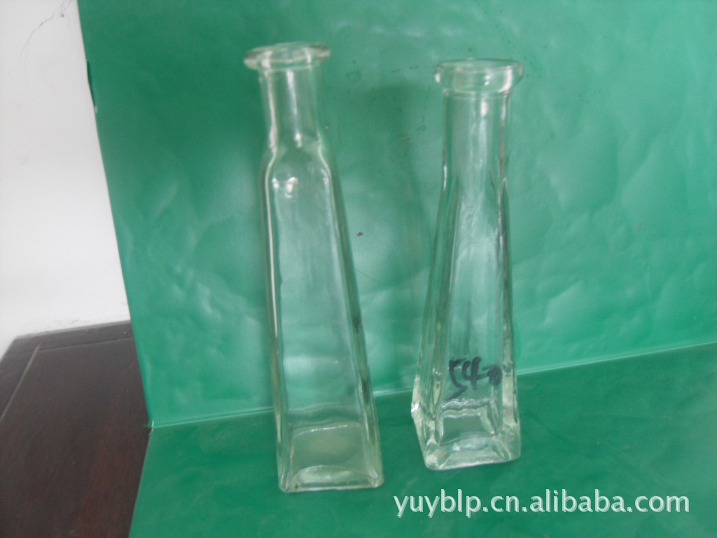 徐州恒发玻璃制品 专业生产多样造型玻璃花瓶与许愿瓶系列